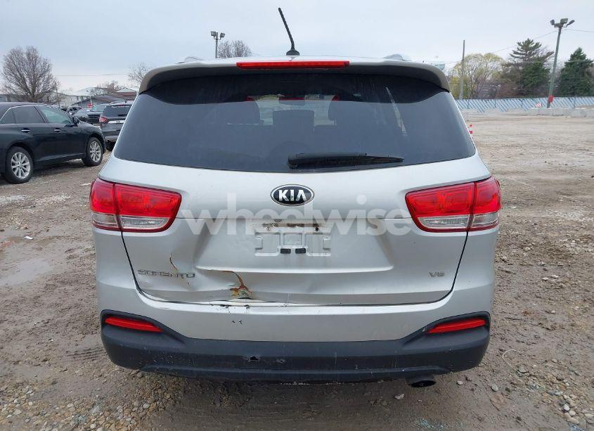 Photo 16 of 2018 Kia Sorento 3.3L LX (VIN 5XYPGDA54JG368009)