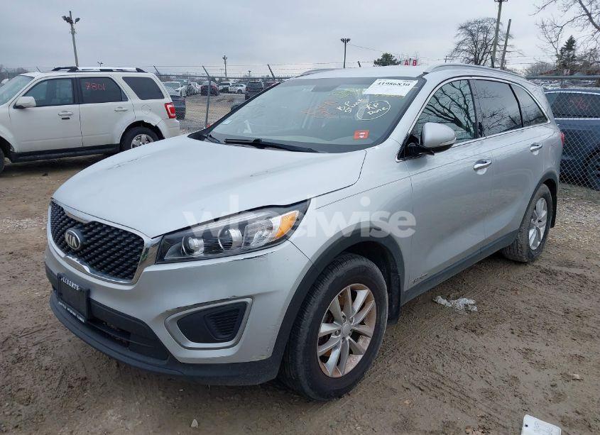 Photo 2 of 2018 Kia Sorento 3.3L LX (VIN 5XYPGDA54JG368009)