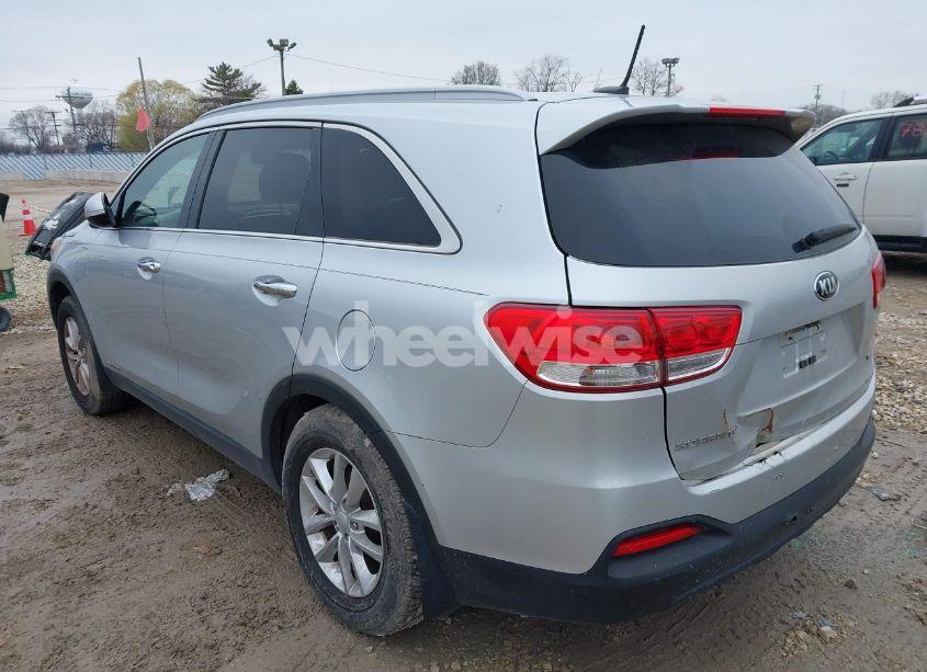 Photo 3 of 2018 Kia Sorento 3.3L LX (VIN 5XYPGDA54JG368009)