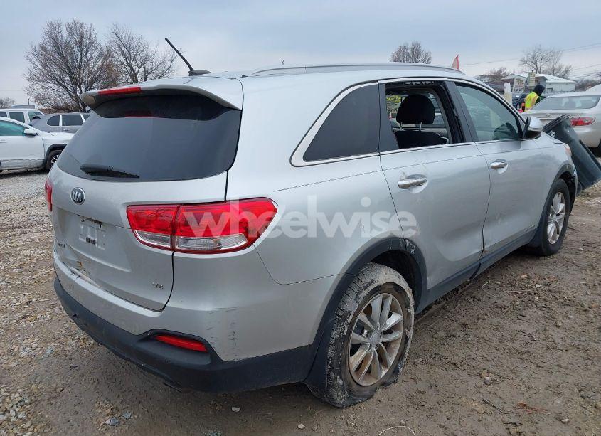 Photo 4 of 2018 Kia Sorento 3.3L LX (VIN 5XYPGDA54JG368009)