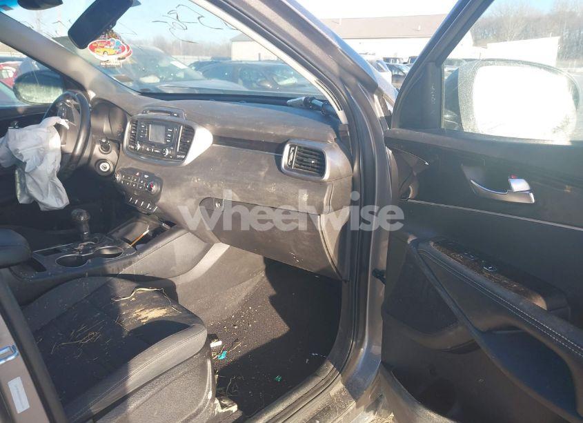 Photo 5 of 2016 Kia Sorento 3.3L LX (VIN 5XYPGDA55GG136091)