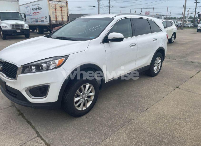 Photo 2 of 2017 Kia Sorento LX/L (VIN 5XYPGDA55HG216167)