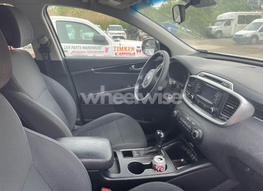 Photo 5 of 2017 Kia Sorento LX/L (VIN 5XYPGDA55HG216167)