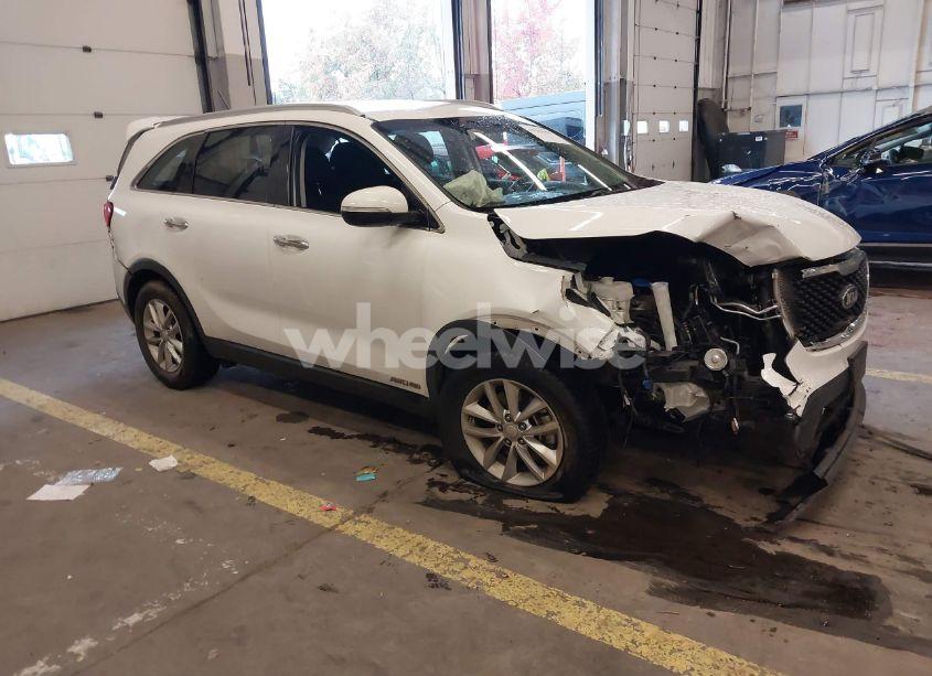 2017 Kia Sorento 3.3L LX (VIN 5XYPGDA55HG219053) main photo