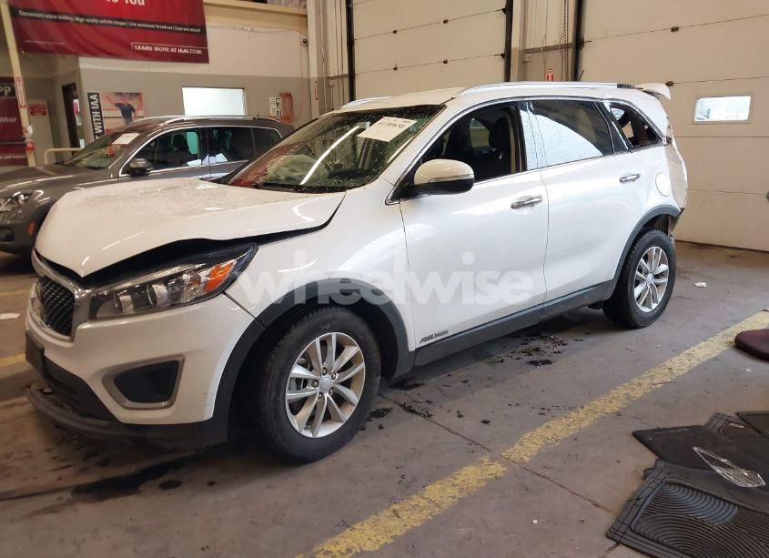 Photo 2 of 2017 Kia Sorento 3.3L LX (VIN 5XYPGDA55HG219053)