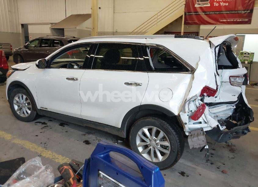 Photo 3 of 2017 Kia Sorento 3.3L LX (VIN 5XYPGDA55HG219053)
