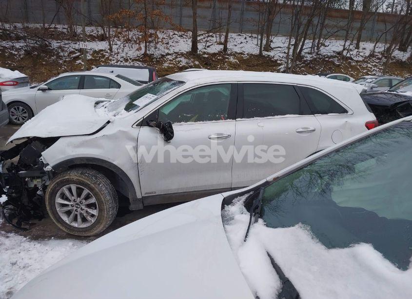 Photo 14 of 2019 Kia Sorento 3.3L LX (VIN 5XYPGDA55KG450039)