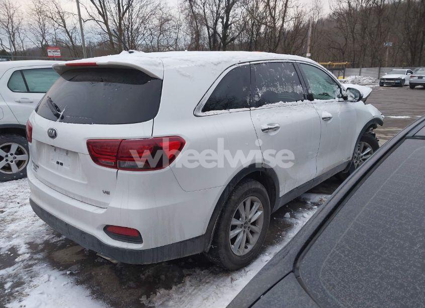 Photo 4 of 2019 Kia Sorento 3.3L LX (VIN 5XYPGDA55KG450039)