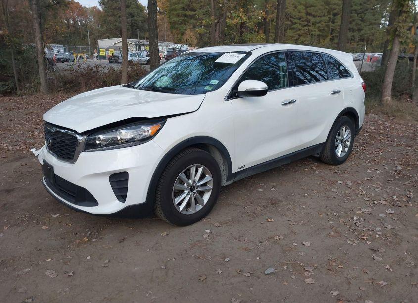 Photo 2 of 2019 Kia Sorento 3.3L LX (VIN 5XYPGDA55KG481226)