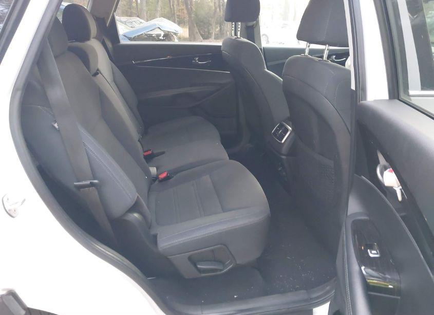 Photo 8 of 2019 Kia Sorento 3.3L LX (VIN 5XYPGDA55KG481226)