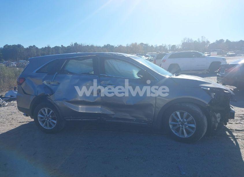 Photo 12 of 2019 Kia Sorento 3.3L LX (VIN 5XYPGDA55KG483672)