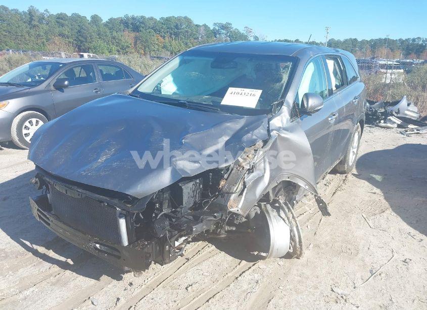 Photo 2 of 2019 Kia Sorento 3.3L LX (VIN 5XYPGDA55KG483672)