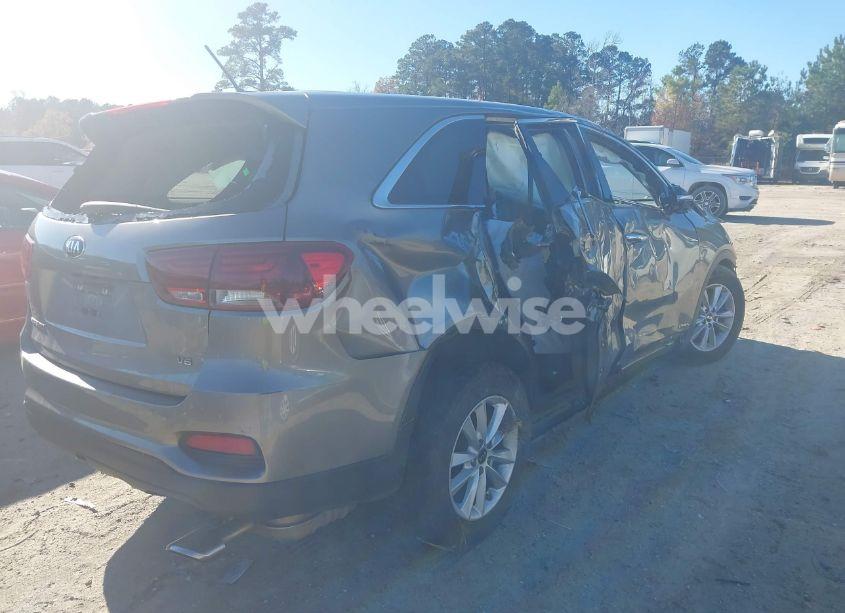 Photo 4 of 2019 Kia Sorento 3.3L LX (VIN 5XYPGDA55KG483672)