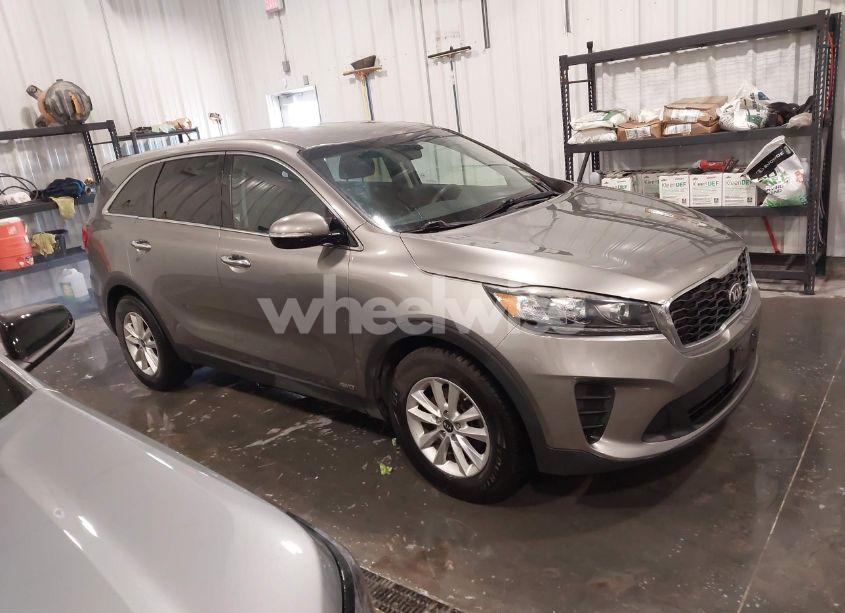 2019 Kia Sorento 3.3L LX (VIN 5XYPGDA55KG483686) main photo