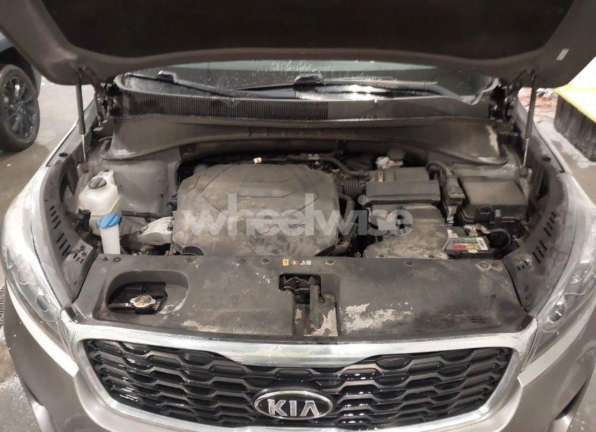 Photo 10 of 2019 Kia Sorento 3.3L LX (VIN 5XYPGDA55KG483686)