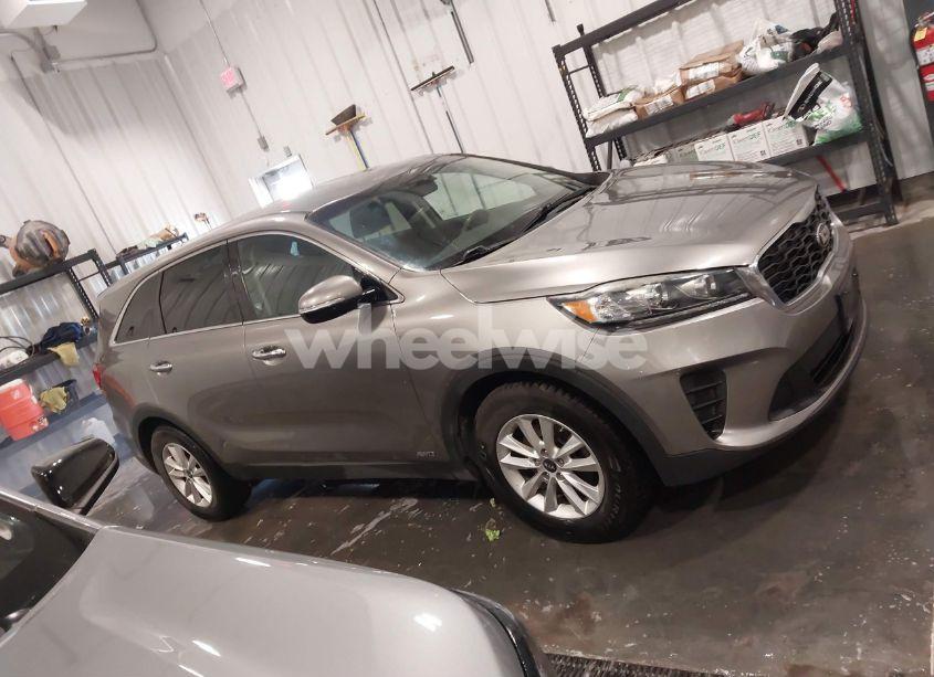 Photo 13 of 2019 Kia Sorento 3.3L LX (VIN 5XYPGDA55KG483686)