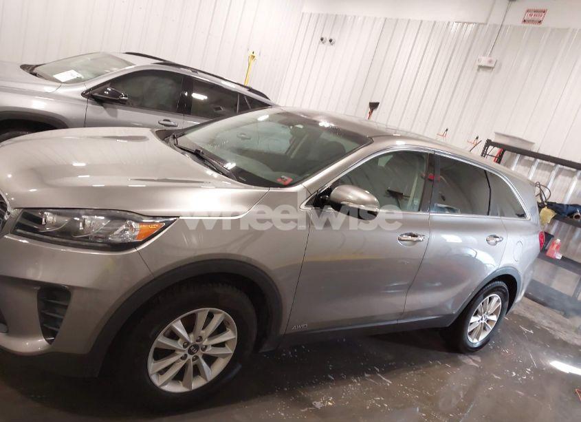 Photo 14 of 2019 Kia Sorento 3.3L LX (VIN 5XYPGDA55KG483686)