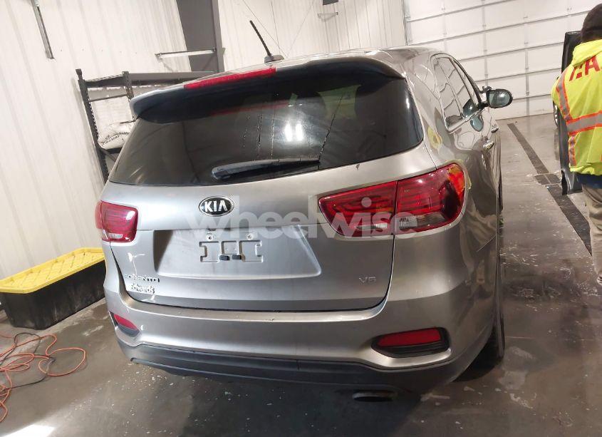 Photo 16 of 2019 Kia Sorento 3.3L LX (VIN 5XYPGDA55KG483686)