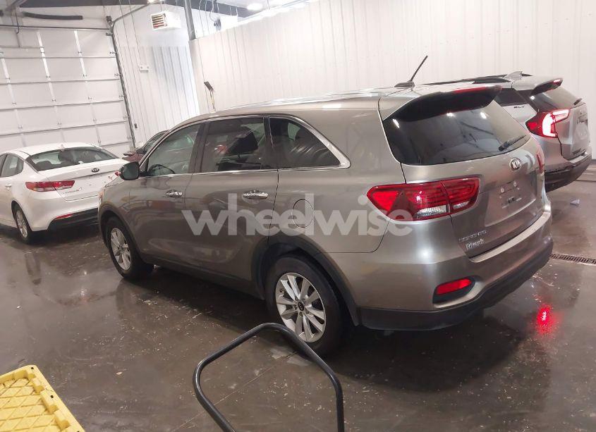 Photo 3 of 2019 Kia Sorento 3.3L LX (VIN 5XYPGDA55KG483686)