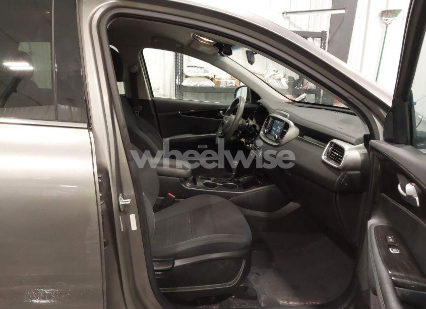 Photo 5 of 2019 Kia Sorento 3.3L LX (VIN 5XYPGDA55KG483686)