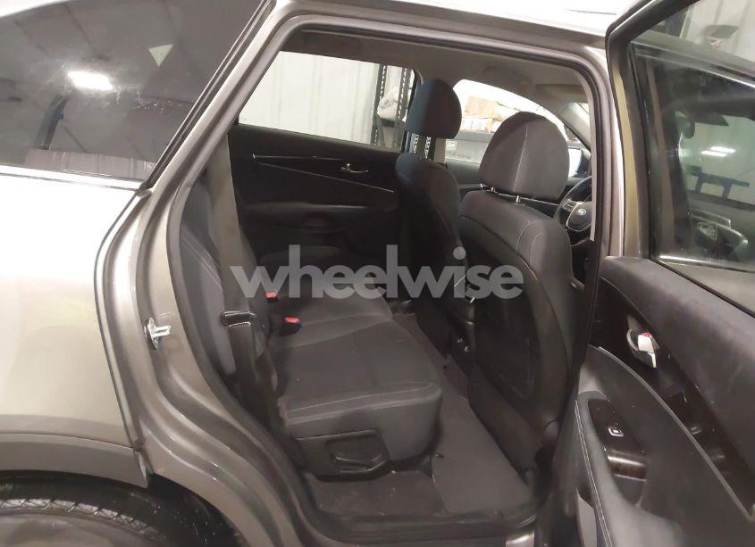 Photo 8 of 2019 Kia Sorento 3.3L LX (VIN 5XYPGDA55KG483686)