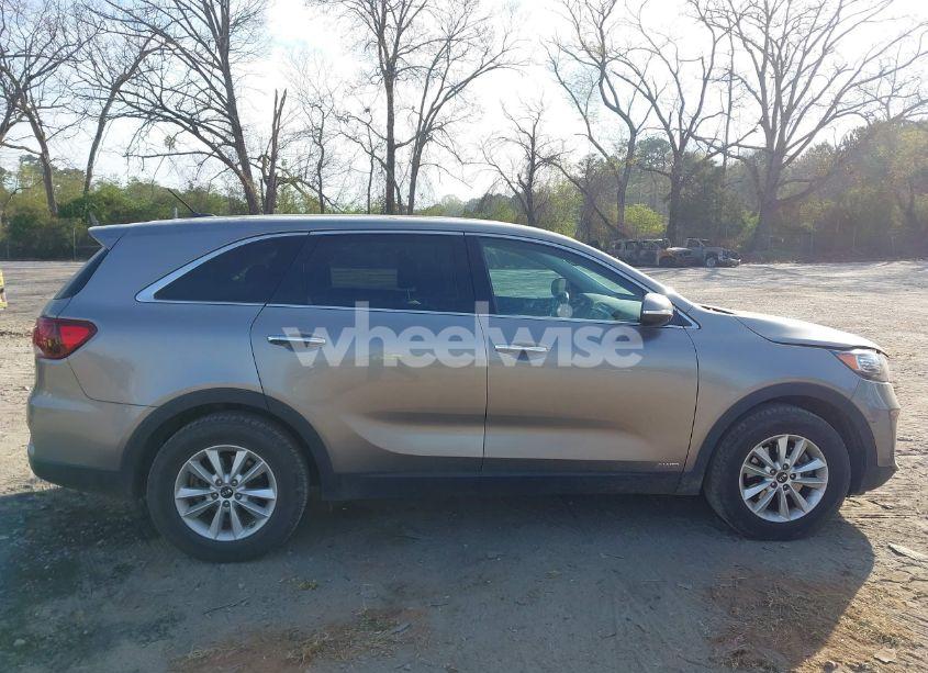 Photo 13 of 2019 Kia Sorento 3.3L LX (VIN 5XYPGDA55KG489620)