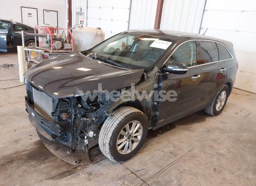 Photo 2 of 2019 Kia Sorento 3.3L LX (VIN 5XYPGDA55KG556605)