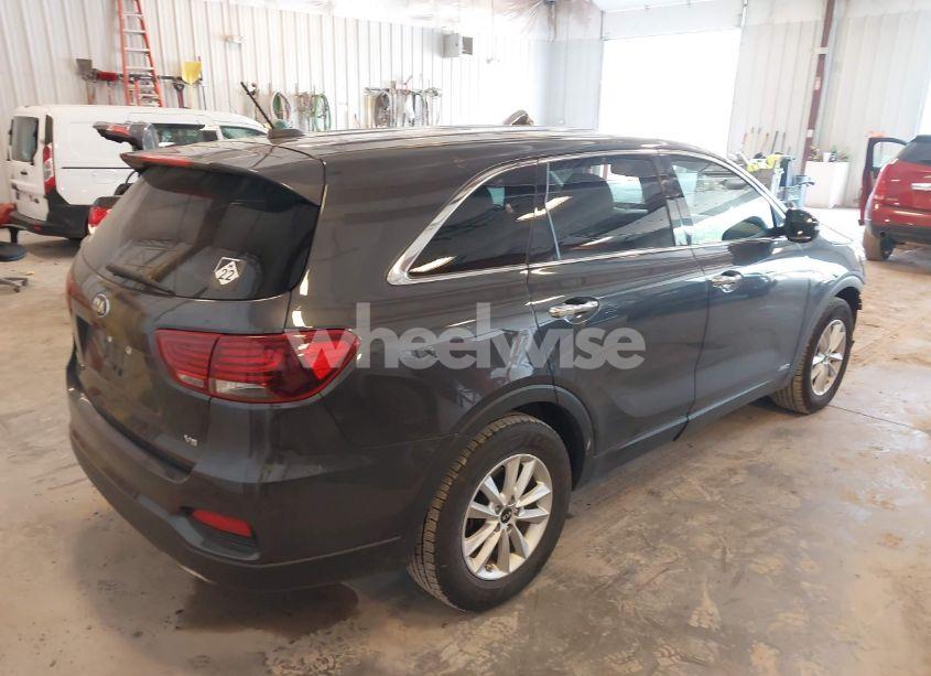 Photo 4 of 2019 Kia Sorento 3.3L LX (VIN 5XYPGDA55KG556605)