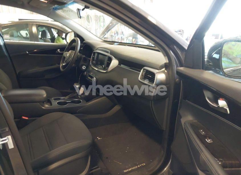 Photo 5 of 2019 Kia Sorento 3.3L LX (VIN 5XYPGDA55KG556605)