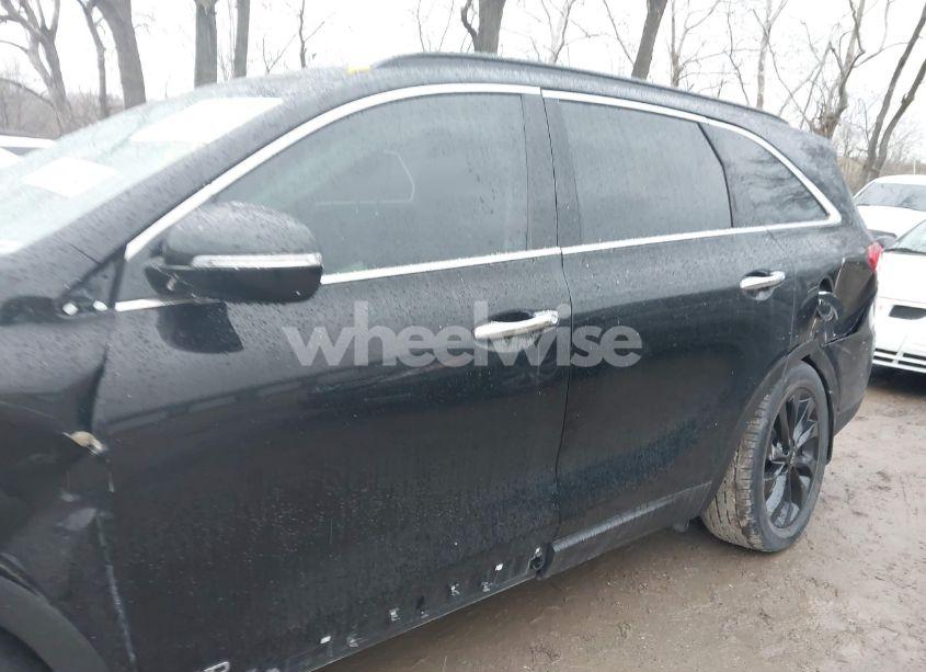 Photo 14 of 2019 Kia Sorento 3.3L S (VIN 5XYPGDA55KG583996)