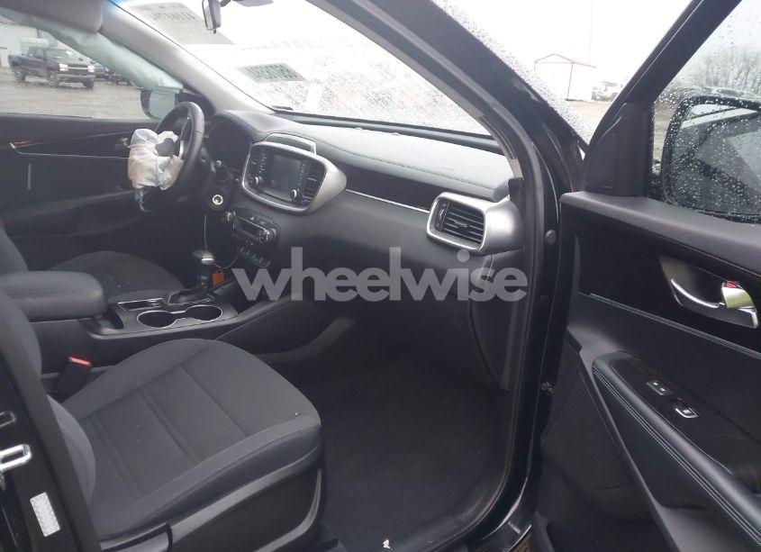 Photo 5 of 2019 Kia Sorento 3.3L S (VIN 5XYPGDA55KG583996)