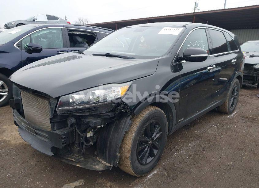Photo 2 of 2020 Kia Sorento 3.3L LX (VIN 5XYPGDA55LG617789)
