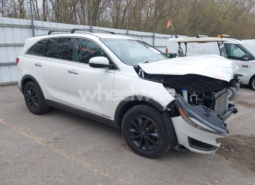 2016 Kia Sorento 3.3L LX (VIN 5XYPGDA56GG094546) main photo