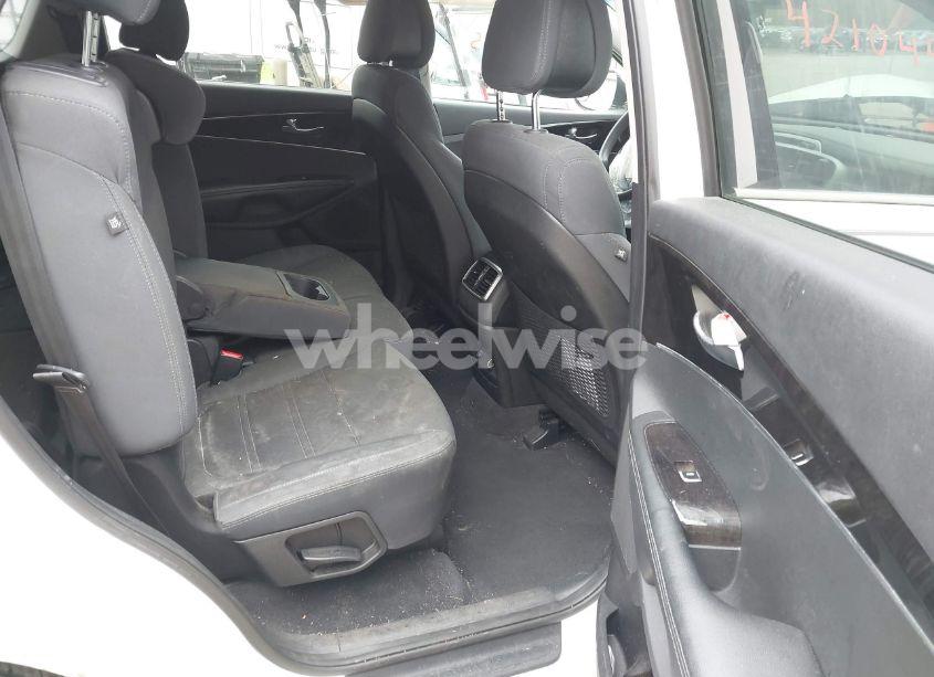 Photo 8 of 2016 Kia Sorento 3.3L LX (VIN 5XYPGDA56GG094546)