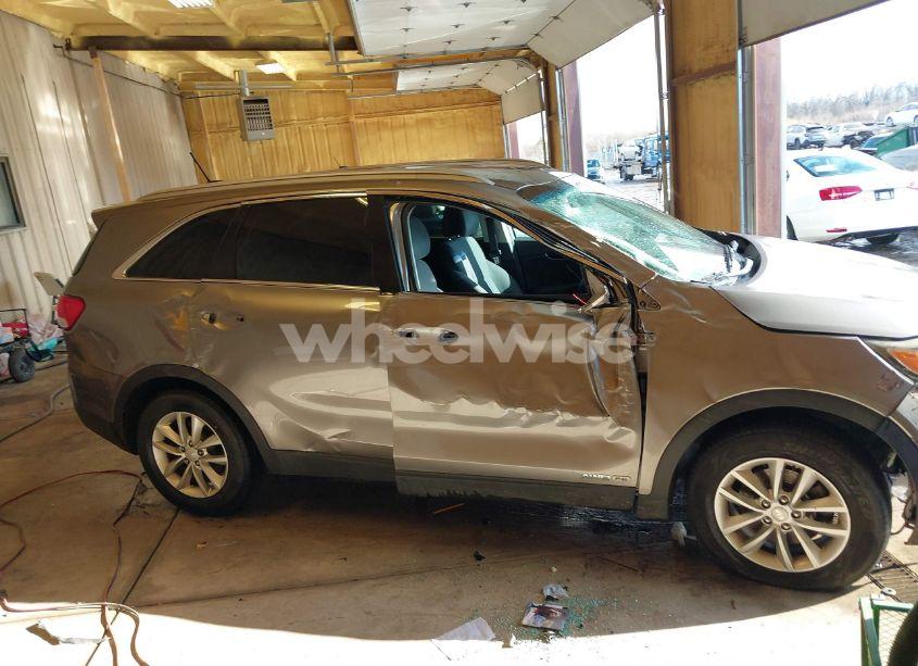Photo 13 of 2017 Kia Sorento 3.3L LX (VIN 5XYPGDA56HG208367)