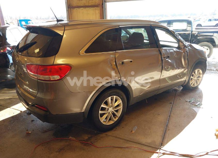 Photo 4 of 2017 Kia Sorento 3.3L LX (VIN 5XYPGDA56HG208367)