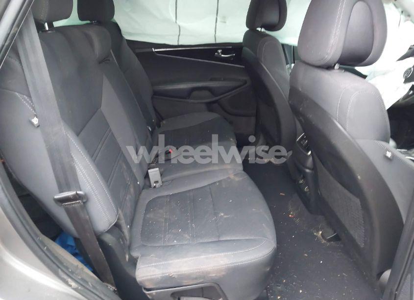 Photo 8 of 2017 Kia Sorento 3.3L LX (VIN 5XYPGDA56HG212550)