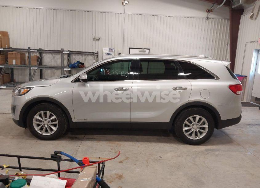 Photo 14 of 2017 Kia Sorento 3.3L LX (VIN 5XYPGDA56HG221037)