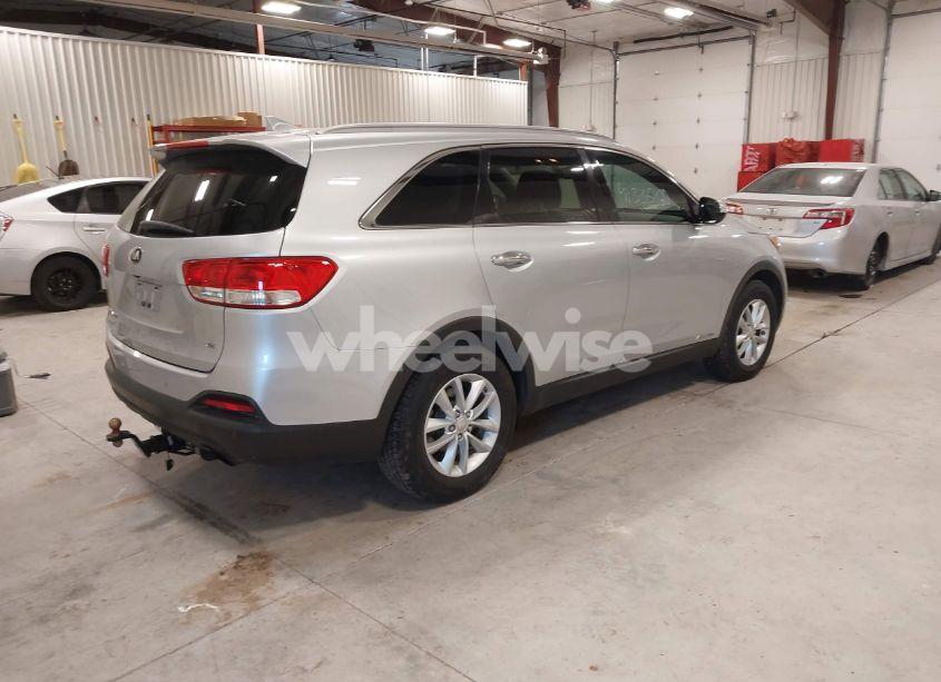 Photo 4 of 2017 Kia Sorento 3.3L LX (VIN 5XYPGDA56HG221037)