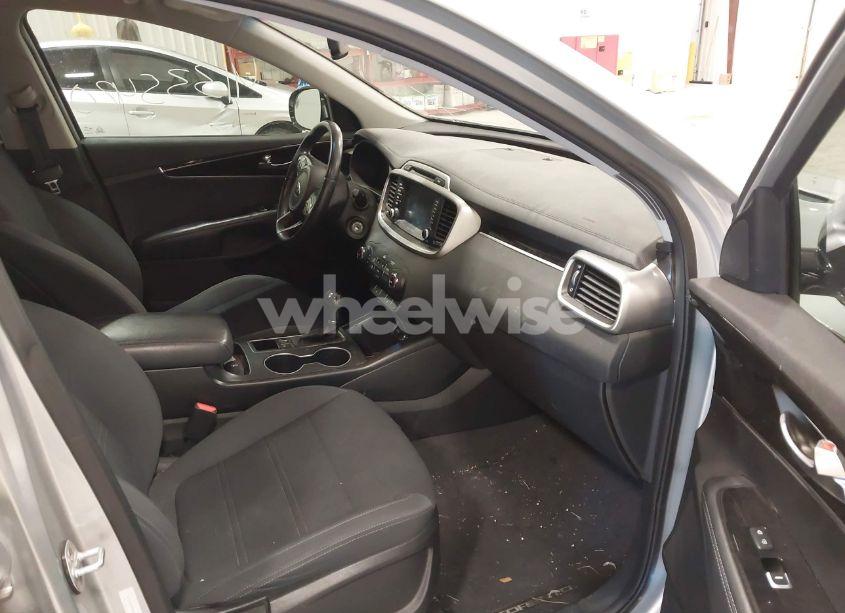 Photo 5 of 2017 Kia Sorento 3.3L LX (VIN 5XYPGDA56HG221037)