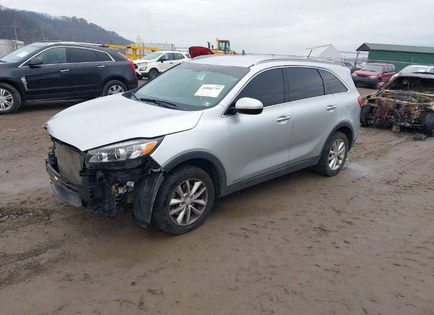 Photo 2 of 2017 Kia Sorento LX V6 (VIN 5XYPGDA56HG308002)