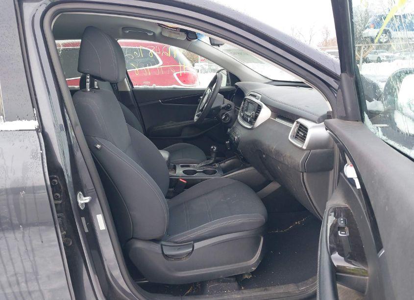 Photo 5 of 2017 Kia Sorento 3.3L LX (VIN 5XYPGDA56HG325575)