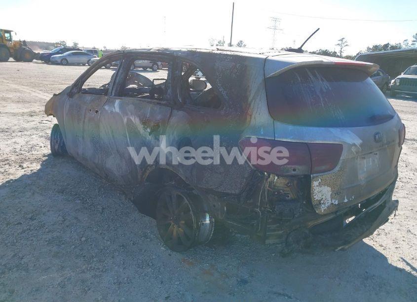 Photo 3 of 2019 Kia Sorento 3.3L LX (VIN 5XYPGDA56KG477380)