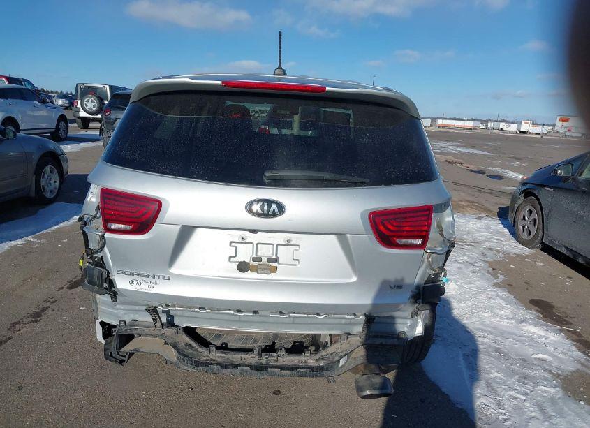 Photo 17 of 2019 Kia Sorento 3.3L LX (VIN 5XYPGDA56KG483406)