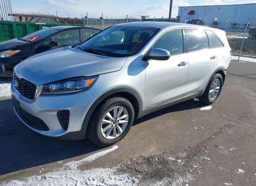 Photo 2 of 2019 Kia Sorento 3.3L LX (VIN 5XYPGDA56KG483406)