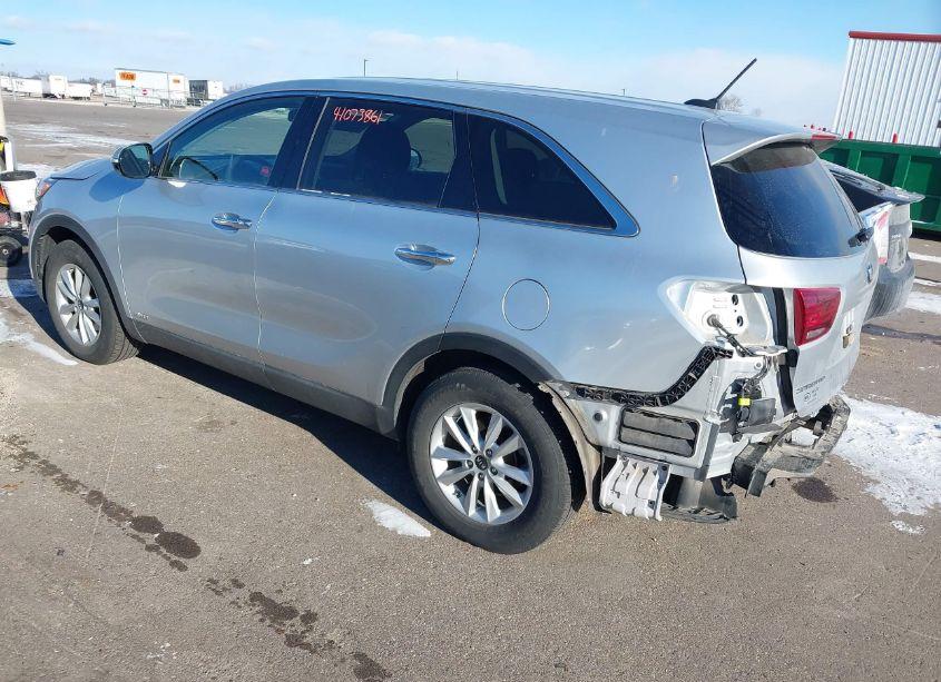 Photo 3 of 2019 Kia Sorento 3.3L LX (VIN 5XYPGDA56KG483406)