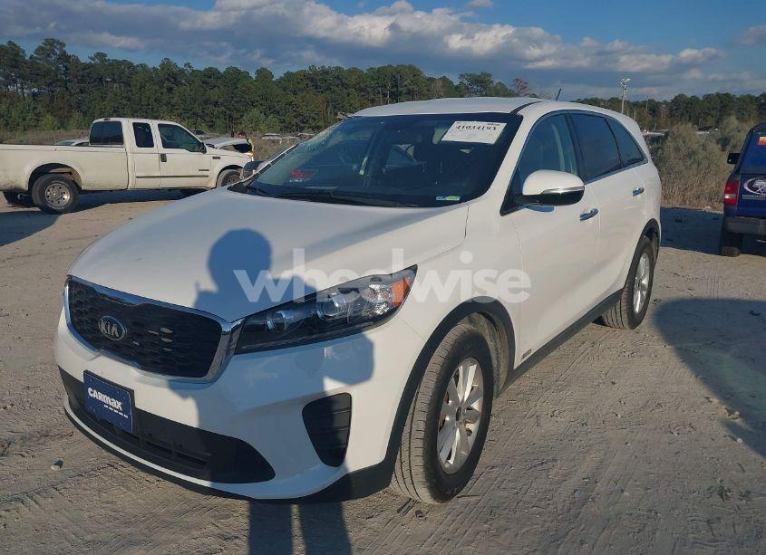 Photo 2 of 2019 Kia Sorento 3.3L LX (VIN 5XYPGDA56KG493417)