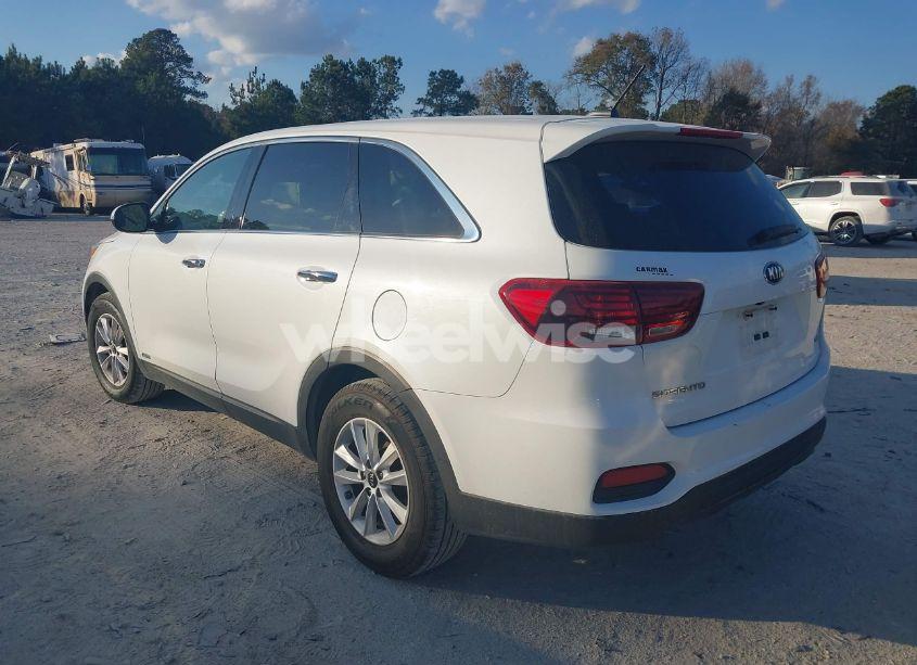 Photo 3 of 2019 Kia Sorento 3.3L LX (VIN 5XYPGDA56KG493417)