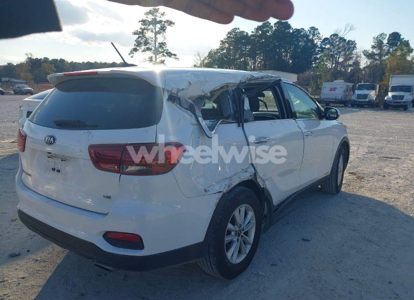 Photo 4 of 2019 Kia Sorento 3.3L LX (VIN 5XYPGDA56KG493417)