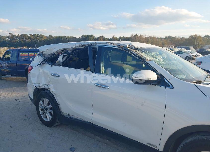 Photo 6 of 2019 Kia Sorento 3.3L LX (VIN 5XYPGDA56KG493417)